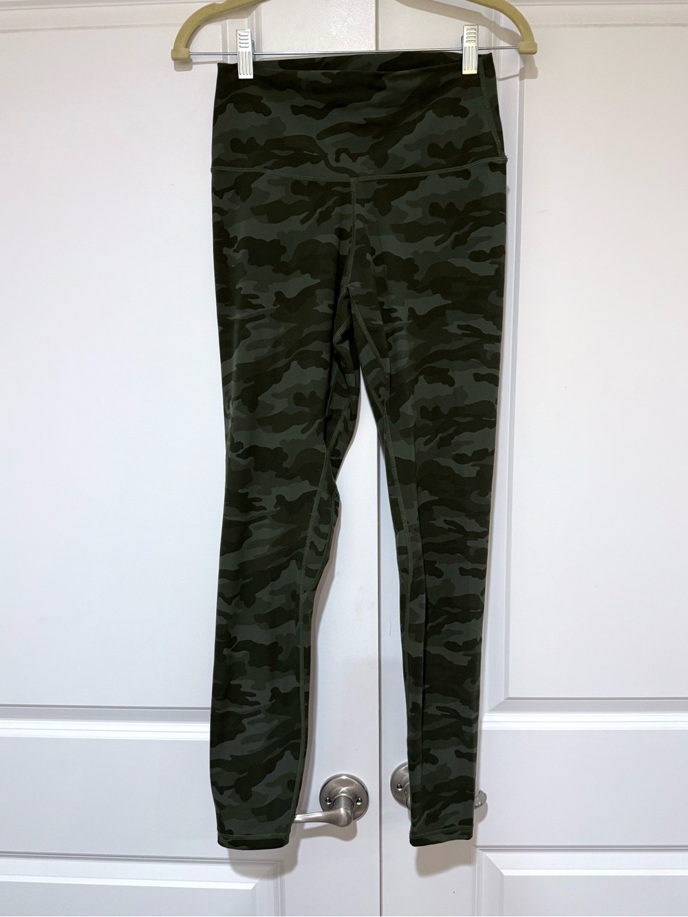 High-Rise Camo Leggings in Olive Green